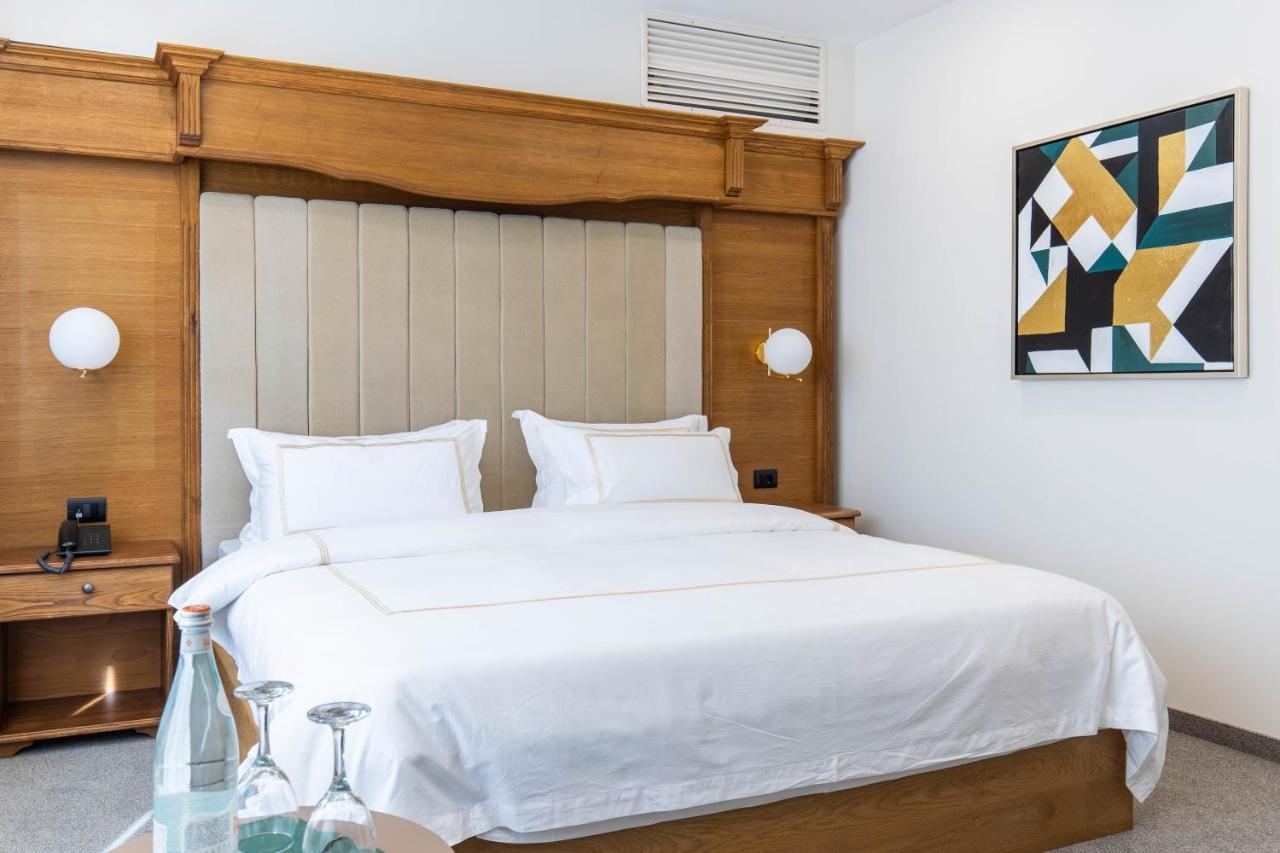 Hotel Afa Prishtinë Ngoại thất bức ảnh