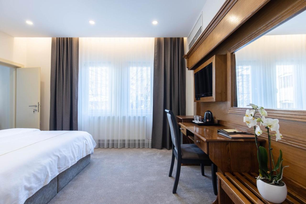 Hotel Afa Prishtinë Ngoại thất bức ảnh