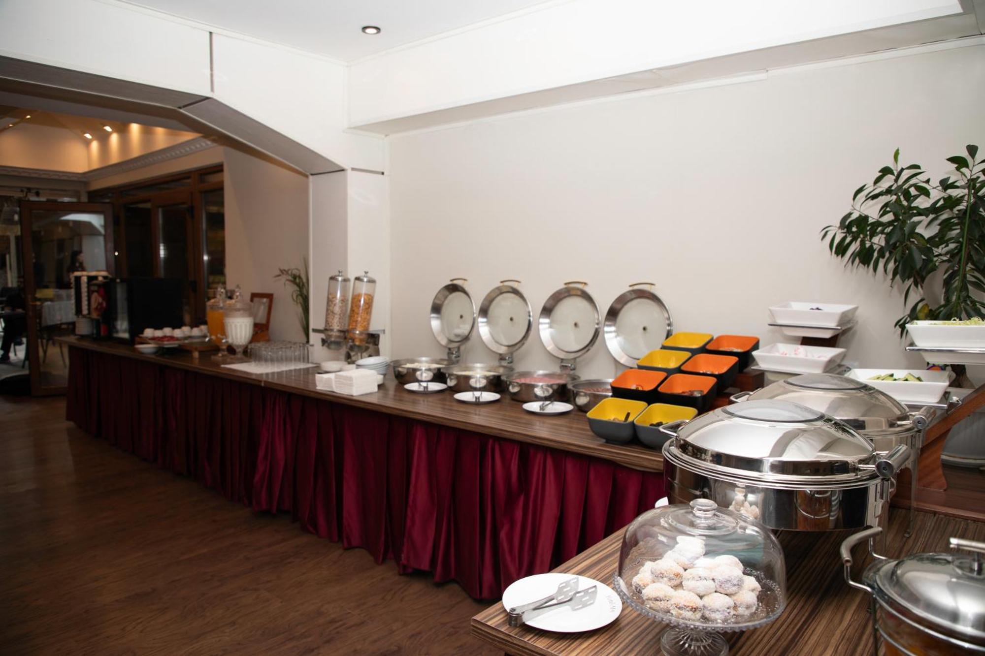 Hotel Afa Prishtinë Ngoại thất bức ảnh