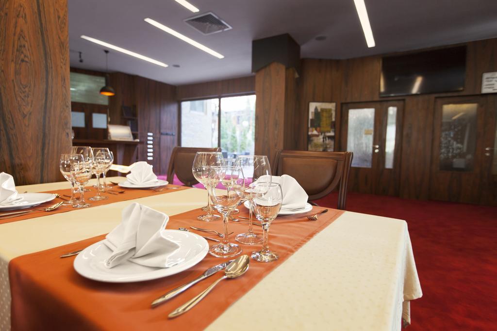 Hotel Afa Prishtinë Ngoại thất bức ảnh